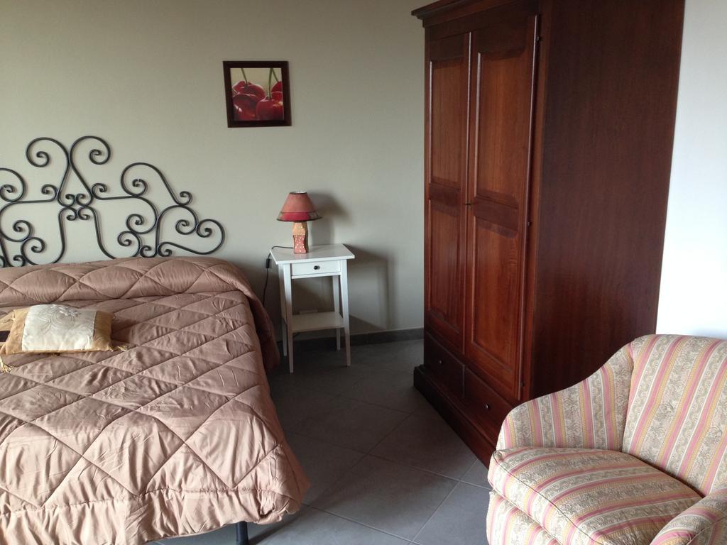 Agriturismo Fruttirossi Trofarello Zimmer foto